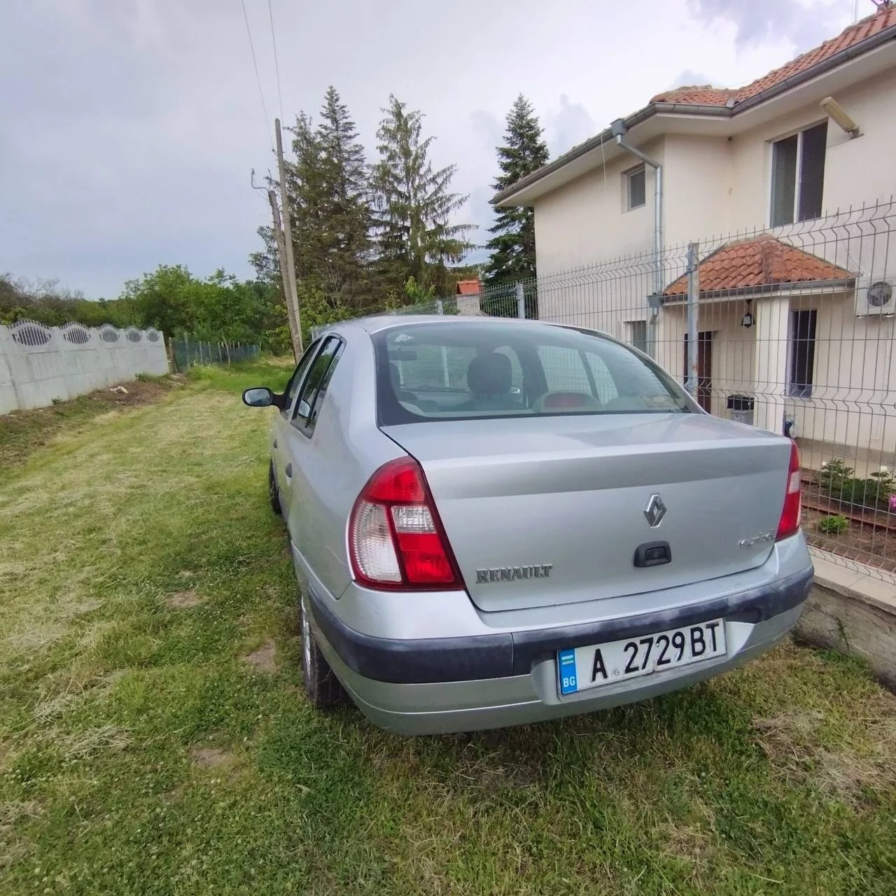 Renault Symbol, снимка 3 - Автомобили и джипове - 56438047