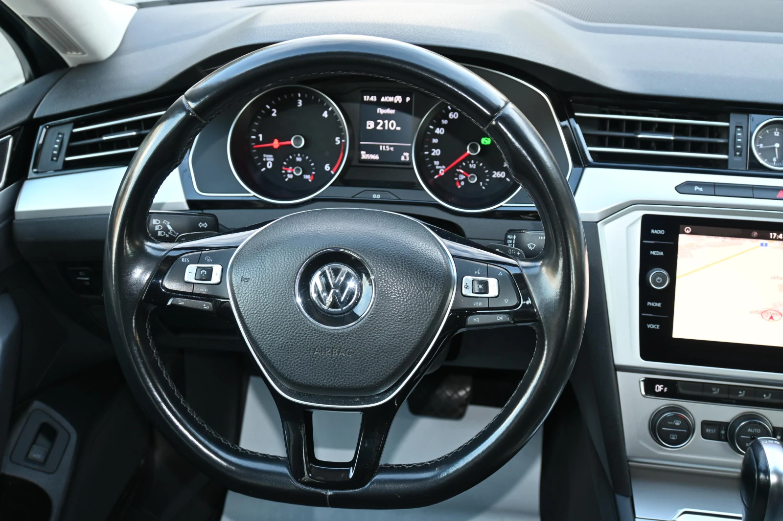 VW Passat ОТЛИЧЕН, снимка 12 - Автомобили и джипове - 56510134