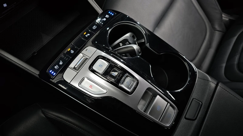 Hyundai Tucson 2.0 CRDI / АВТОМАТИК / СЕРВИЗНА ИСТОРИЯ !!!, снимка 9 - Автомобили и джипове - 53442497