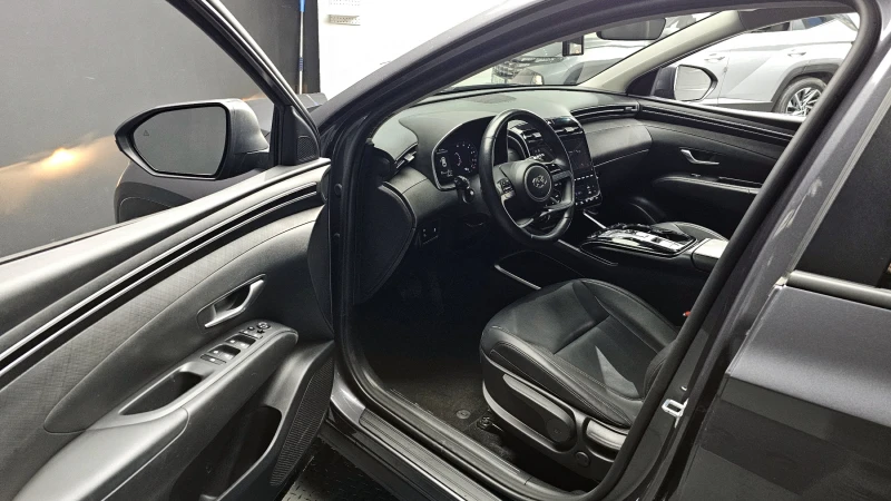 Hyundai Tucson 2.0 CRDI / АВТОМАТИК / СЕРВИЗНА ИСТОРИЯ !!!, снимка 5 - Автомобили и джипове - 53442497