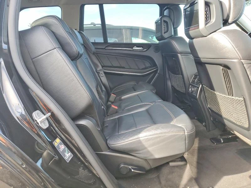 Mercedes-Benz GL 550 4MATIC AMG PKG| HARMAN/KARDON| TV| KEYLESS| PANO, снимка 11 - Автомобили и джипове - 53686139