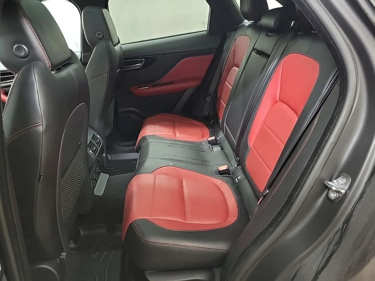 Jaguar F-PACE  R SPORT / ЦЕНА ДО БЪЛГАРИЯ , снимка 14 - Автомобили и джипове - 55312372