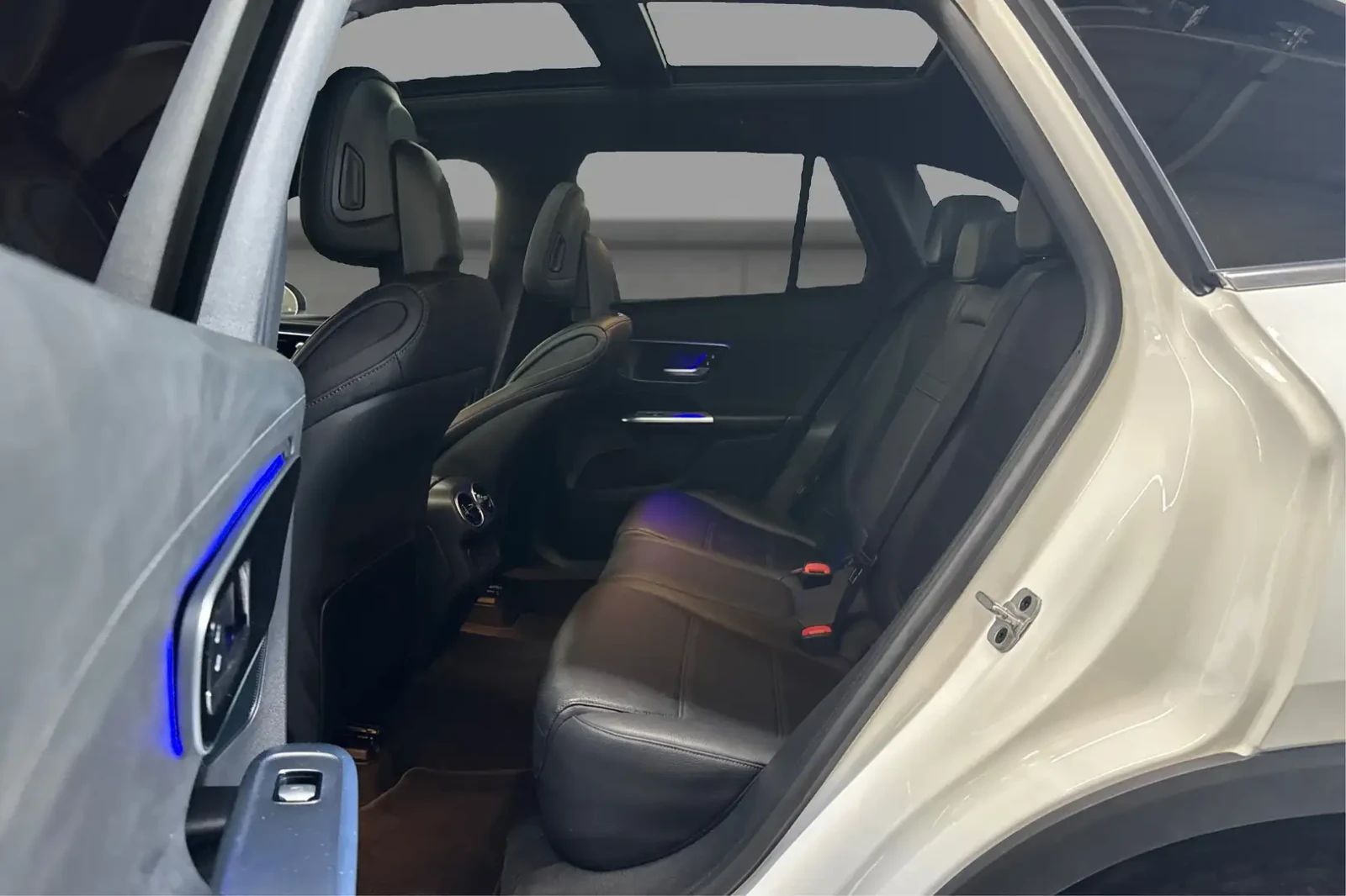 Mercedes-Benz GLC 300 4MATIC* ПАНОРАМА* 360КАМЕРА* МЪРТВА* ТОЧКА* , снимка 14 - Автомобили и джипове - 55981086