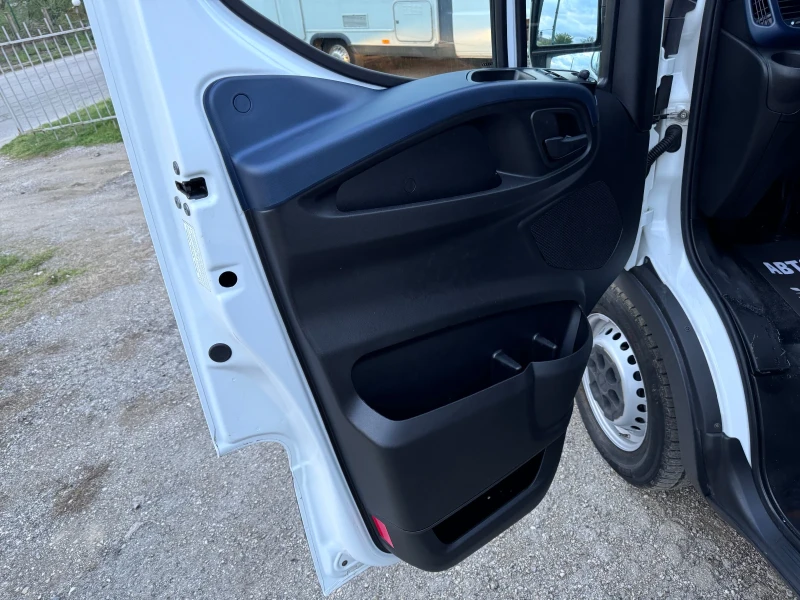 Iveco Daily 2.3/ HI-MATIC КЛИМАТИК , снимка 11 - Бусове и автобуси - 49956882