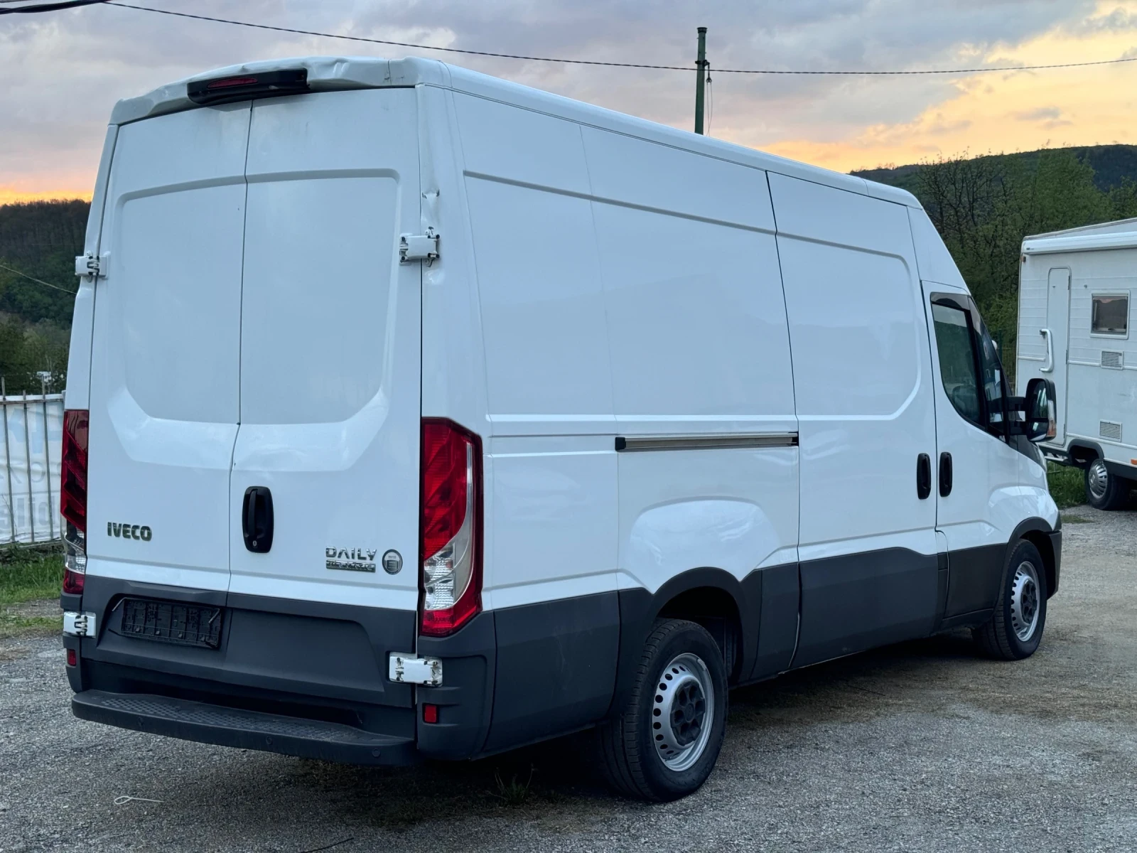 Iveco Daily 2.3/ HI-MATIC КЛИМАТИК  - изображение 3