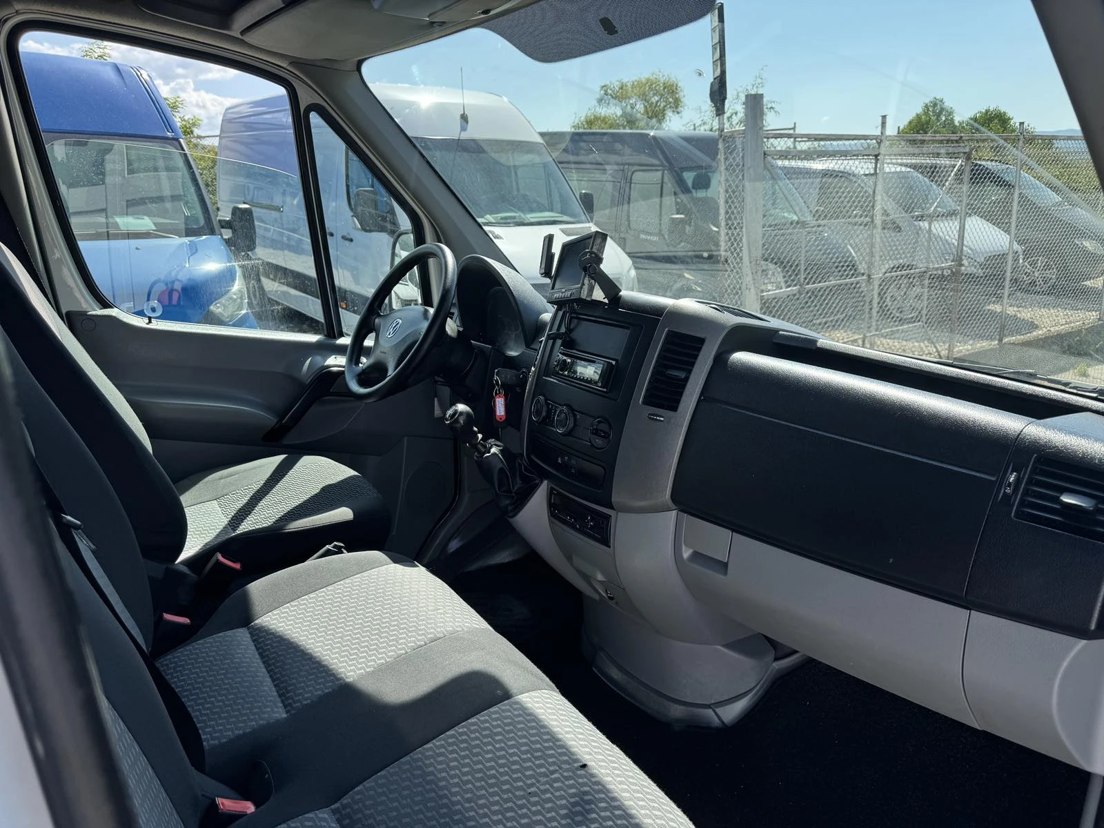 VW Crafter ДВОЙНА ГУМА, МАКСИ Б категория, снимка 16 - Бусове и автобуси - 55229111