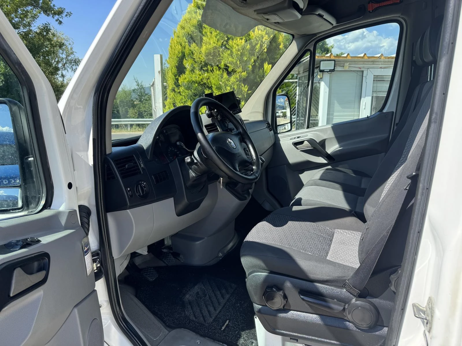VW Crafter ДВОЙНА ГУМА, МАКСИ Б категория, снимка 14 - Бусове и автобуси - 55229111