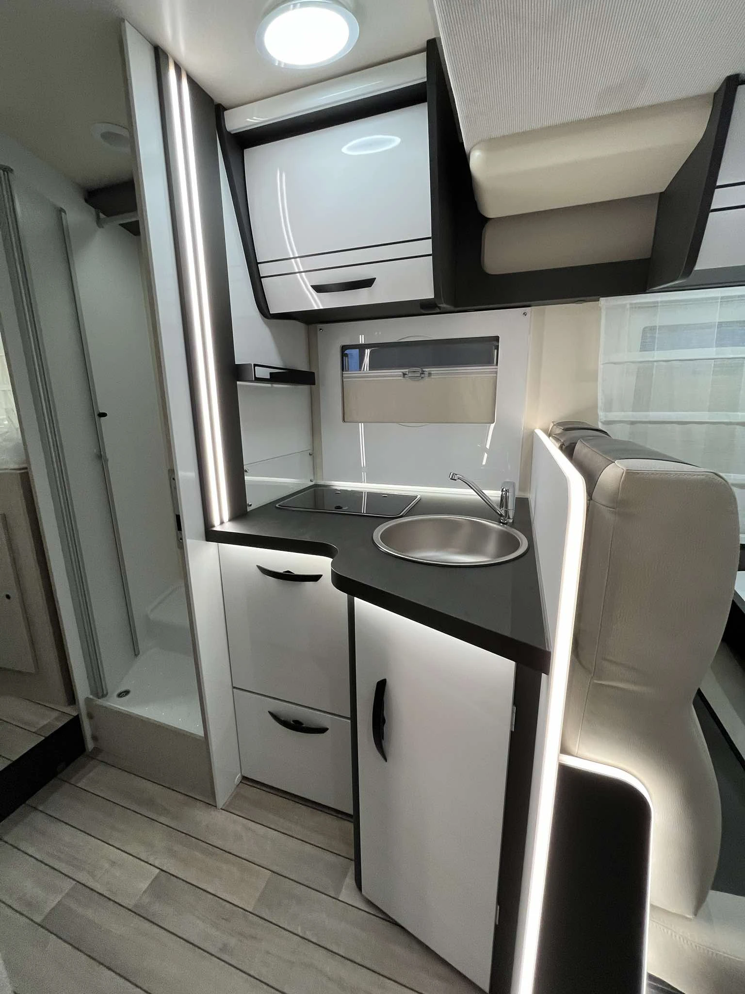 Кемпер McLouis MC4 2025 165к.с. Солар;Тента;NAVI;Камера - изображение 9