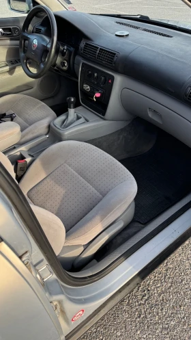 VW Passat 1.6/101кс.м.данък РЕГИСТРИРАН, снимка 9