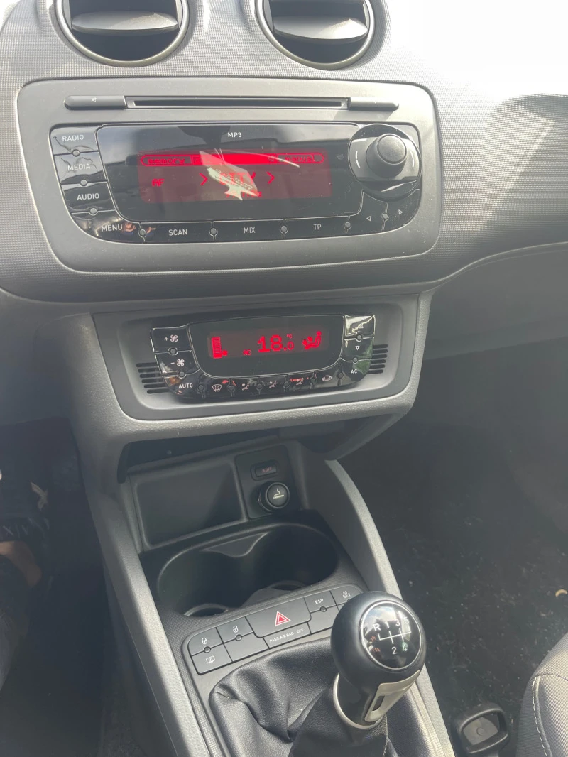 Seat Ibiza, снимка 8 - Автомобили и джипове - 47610363