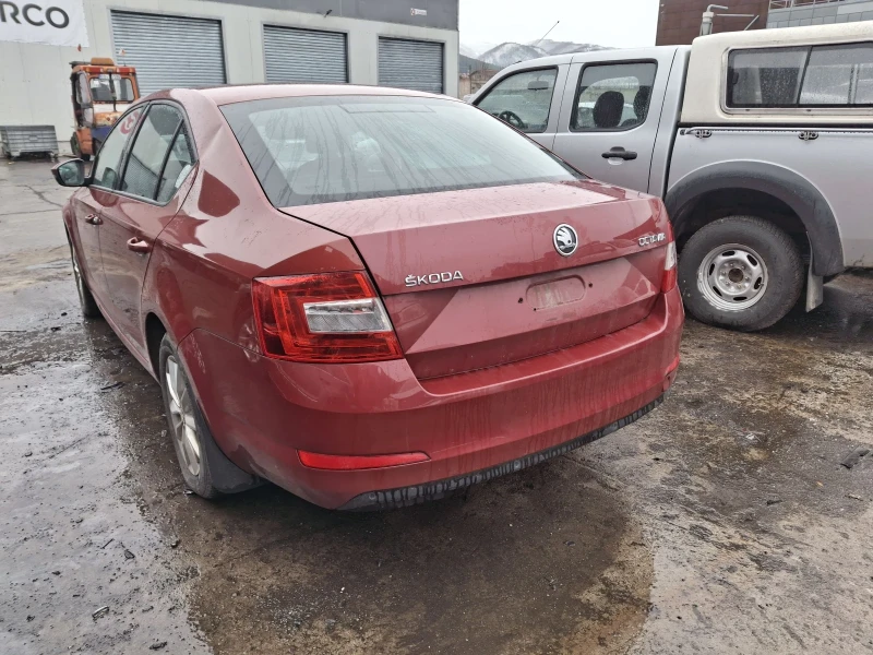 Skoda Octavia, снимка 3 - Автомобили и джипове - 48193913