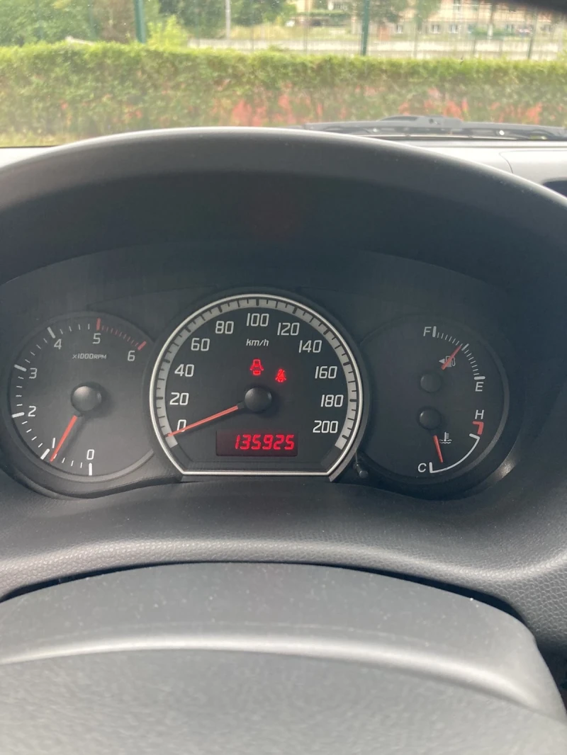 Suzuki Swift 1.3D keyless, снимка 8 - Автомобили и джипове - 52188768