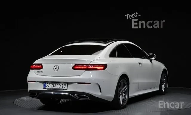 Mercedes-Benz E 220 D * HEAD UP * ПАНО * ПОДГРЕВ * LED * , снимка 3 - Автомобили и джипове - 55263105