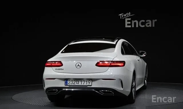 Mercedes-Benz E 220 D * HEAD UP * ПАНО * ПОДГРЕВ * LED * , снимка 4 - Автомобили и джипове - 55263105