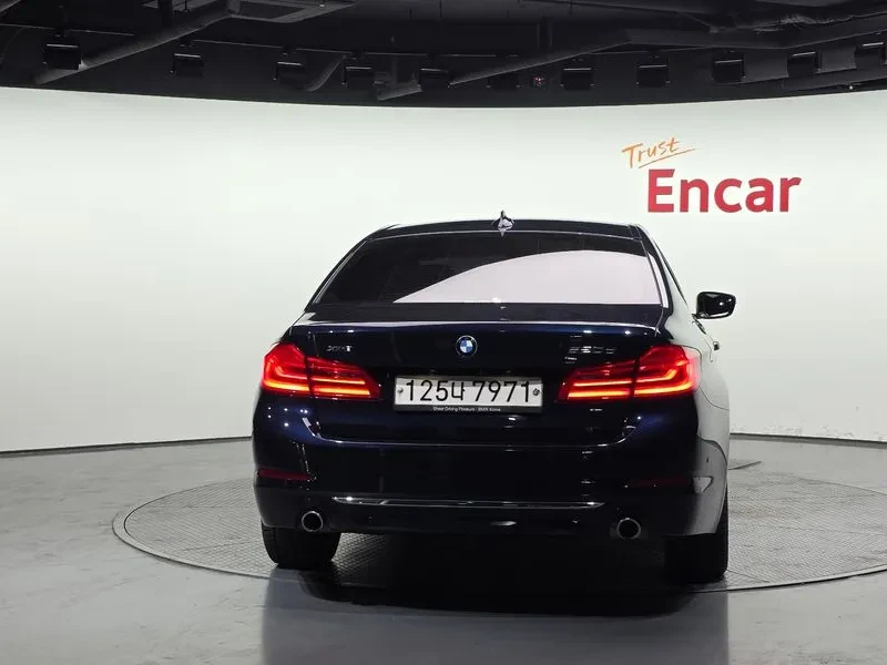 BMW 520 d-MSport xDrive - САМО 30% АВАНС, снимка 4 - Автомобили и джипове - 55740804