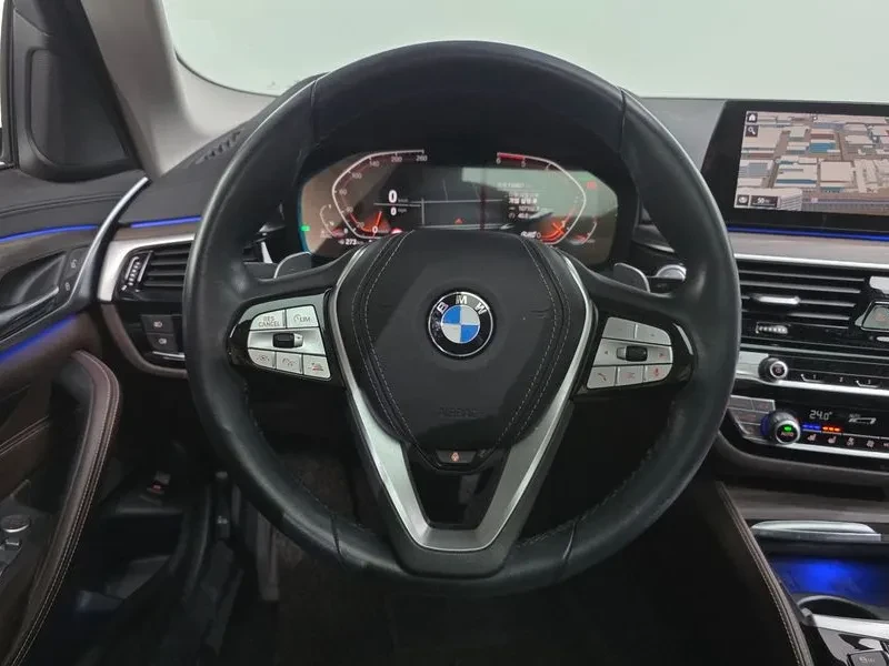 BMW 520 d-MSport xDrive - САМО 30% АВАНС, снимка 13 - Автомобили и джипове - 55740804