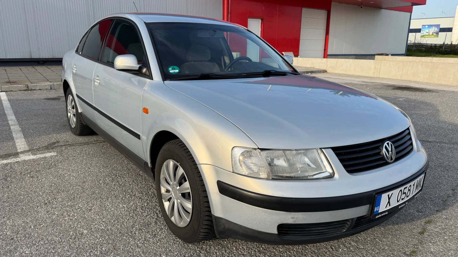 VW Passat 1.6/101кс.м.данък РЕГИСТРИРАН, снимка 4 - Автомобили и джипове - 50669204