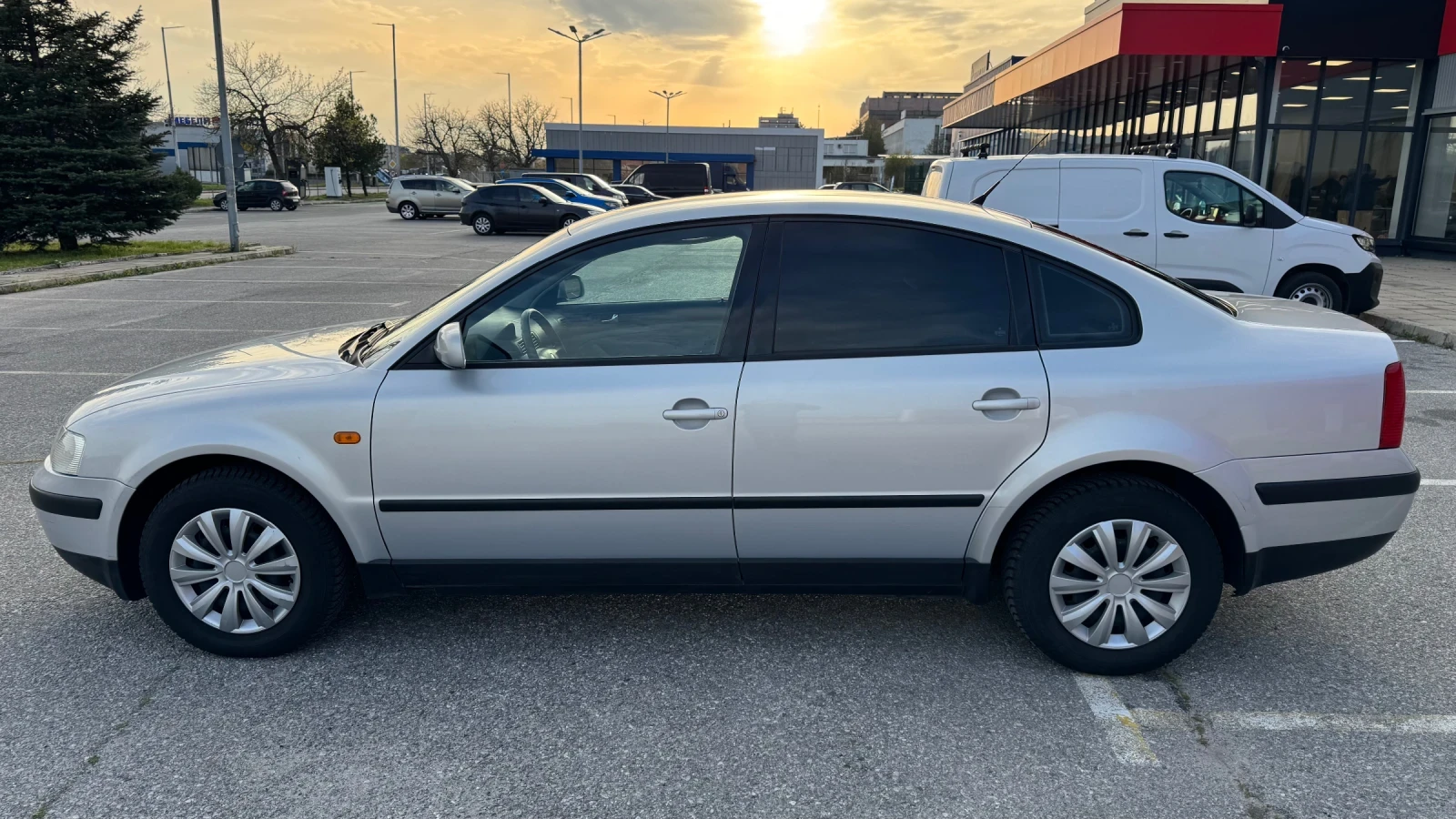 VW Passat 1.6/101кс.м.данък РЕГИСТРИРАН, снимка 5 - Автомобили и джипове - 50669204