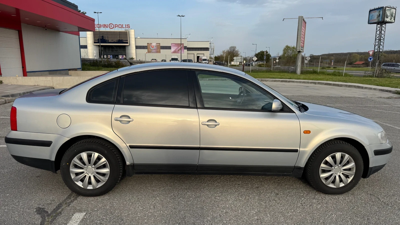 VW Passat 1.6/101кс.м.данък РЕГИСТРИРАН, снимка 6 - Автомобили и джипове - 50669204