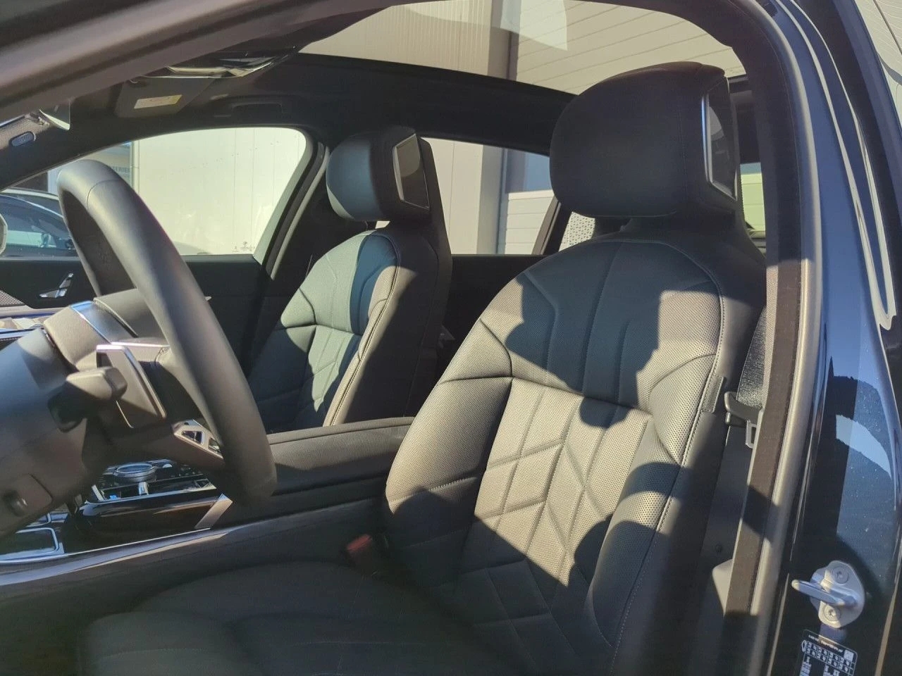 BMW i7 eDRIVE50/455HP/M-SPORT/SOFTCLOSE/PANO/B&W/360/249f - изображение 8
