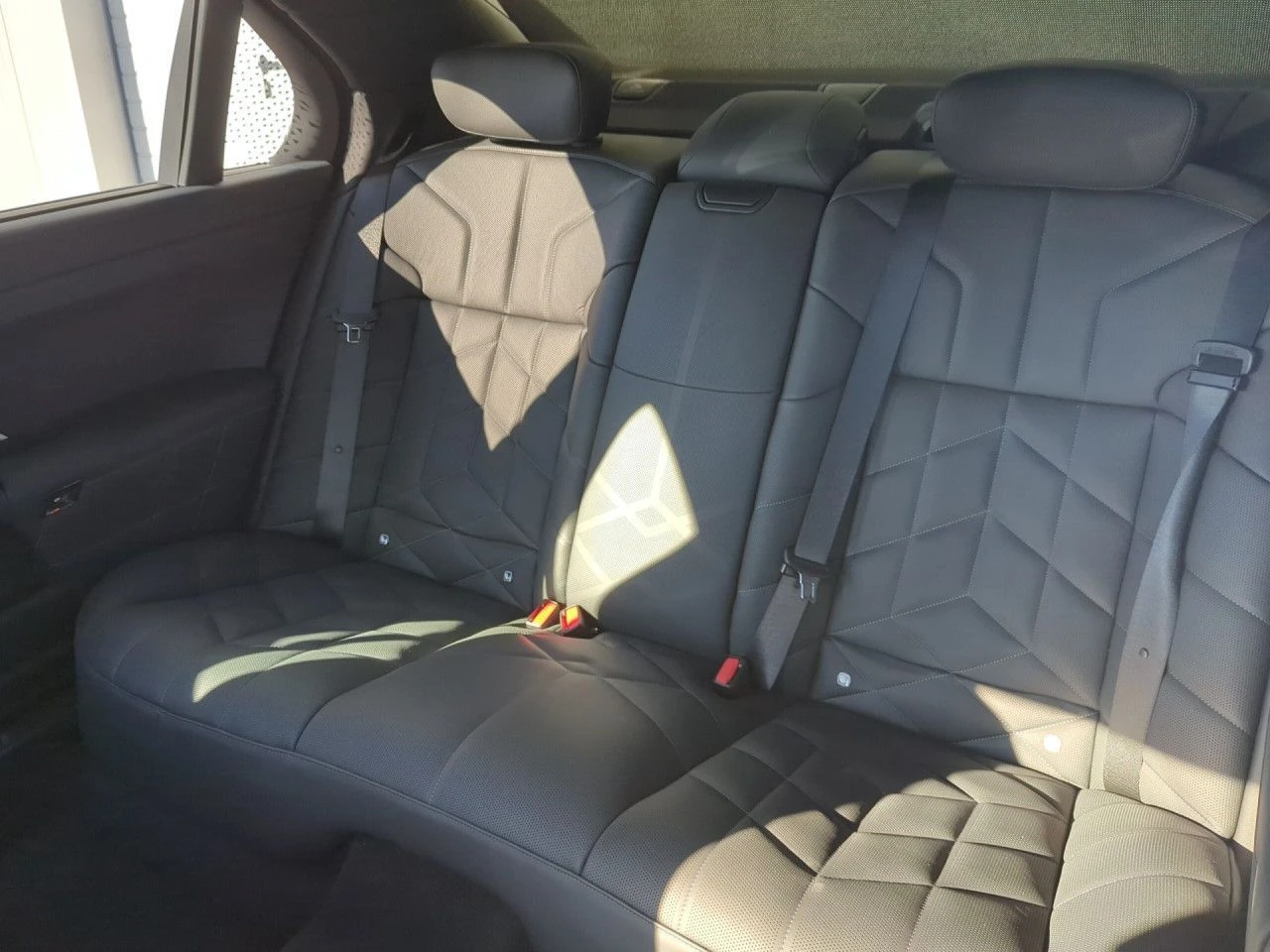 BMW i7 eDRIVE50/455HP/M-SPORT/SOFTCLOSE/PANO/B&W/249fpr | Mobile.bg   12