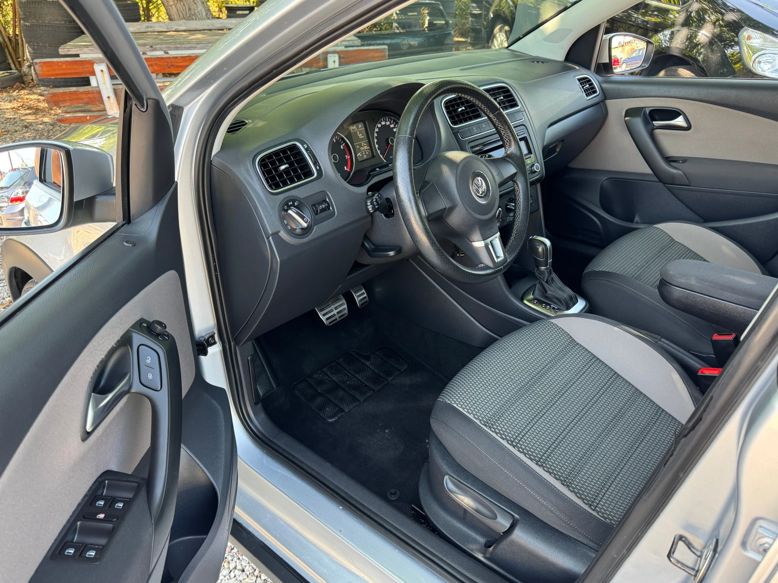 VW Polo 1.4i-Автомат-CROSS - изображение 9
