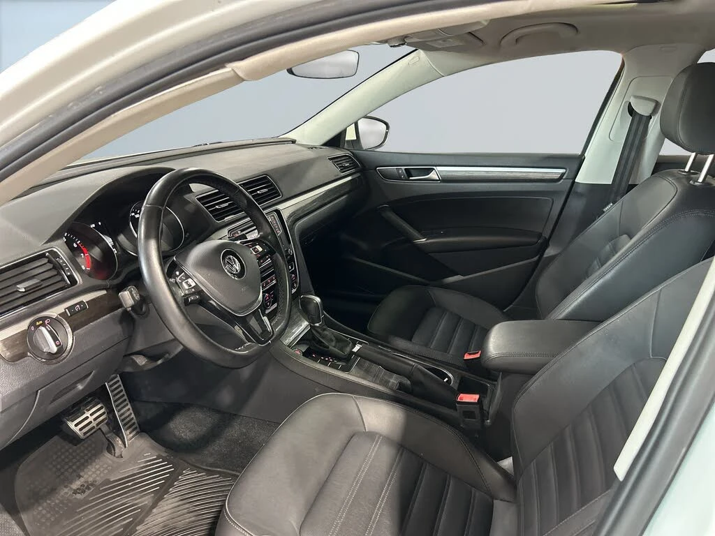 VW Passat 2.0T FWD * АвтоКредит* (ЦЕНА ДО БГ) - изображение 8