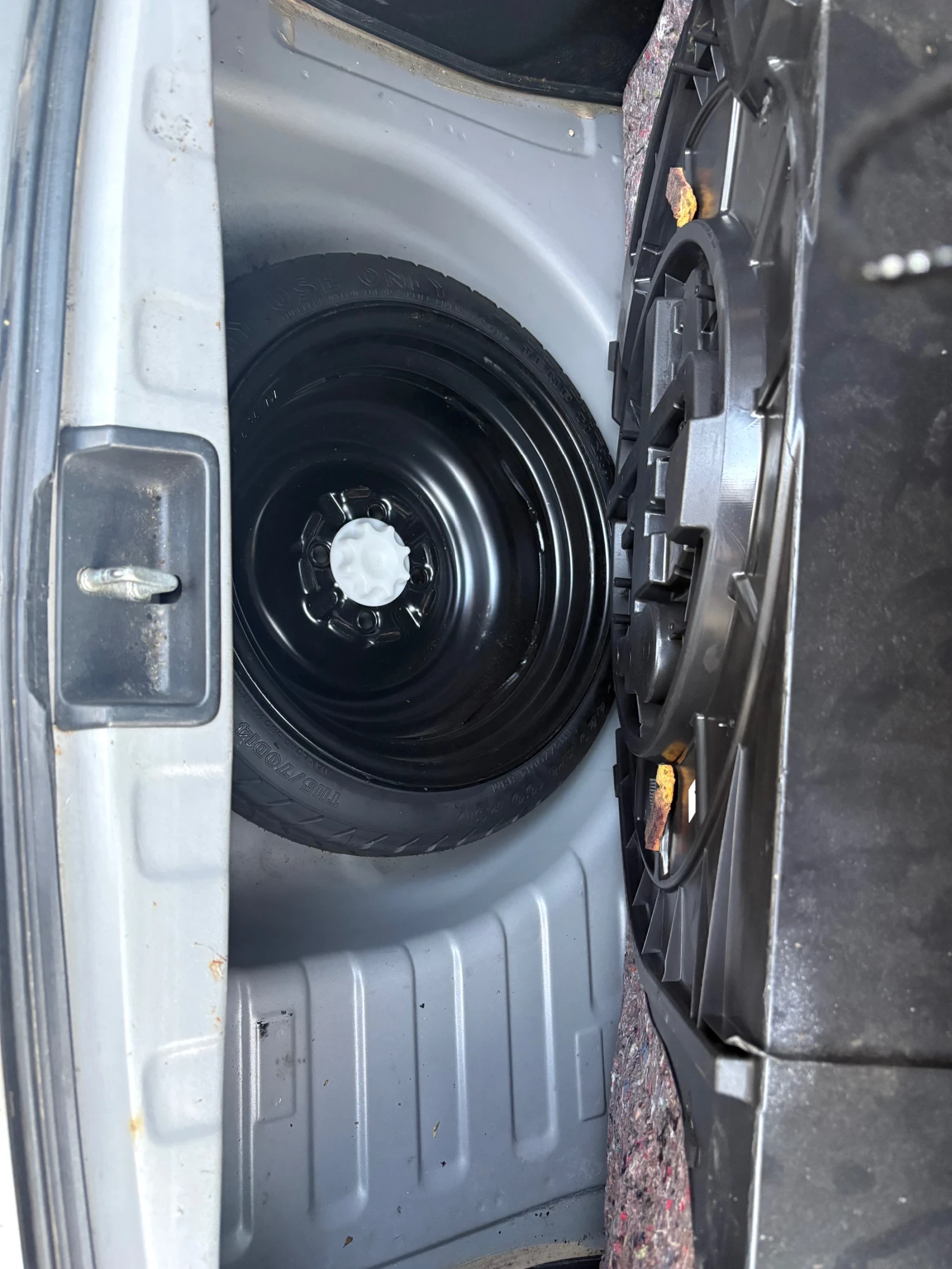 Toyota Yaris, снимка 14 - Автомобили и джипове - 53891485