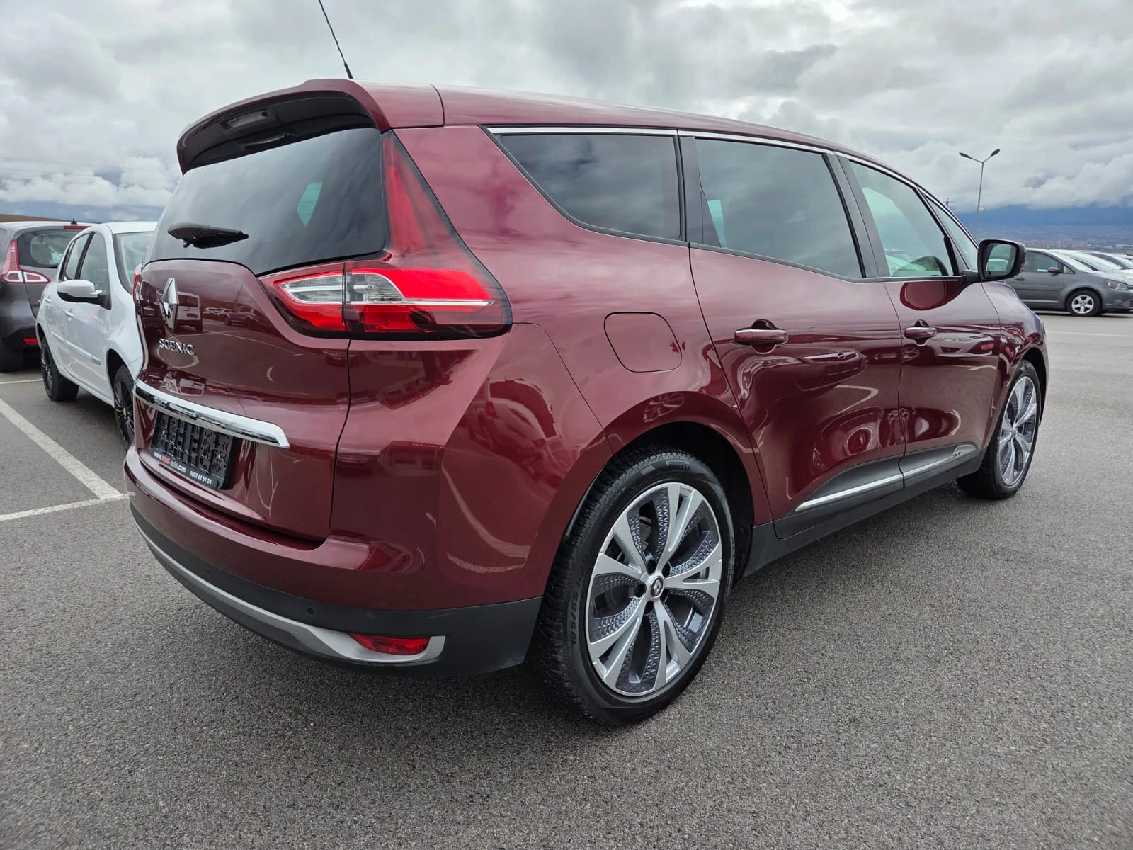 Renault Grand scenic 1.7 dci лизинг, снимка 4 - Автомобили и джипове - 54133142