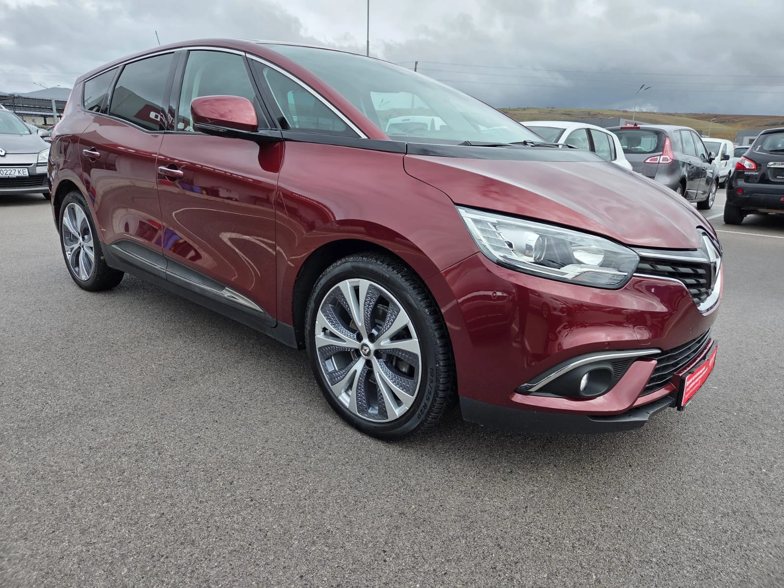 Renault Grand scenic 1.7 dci лизинг, снимка 3 - Автомобили и джипове - 54133142