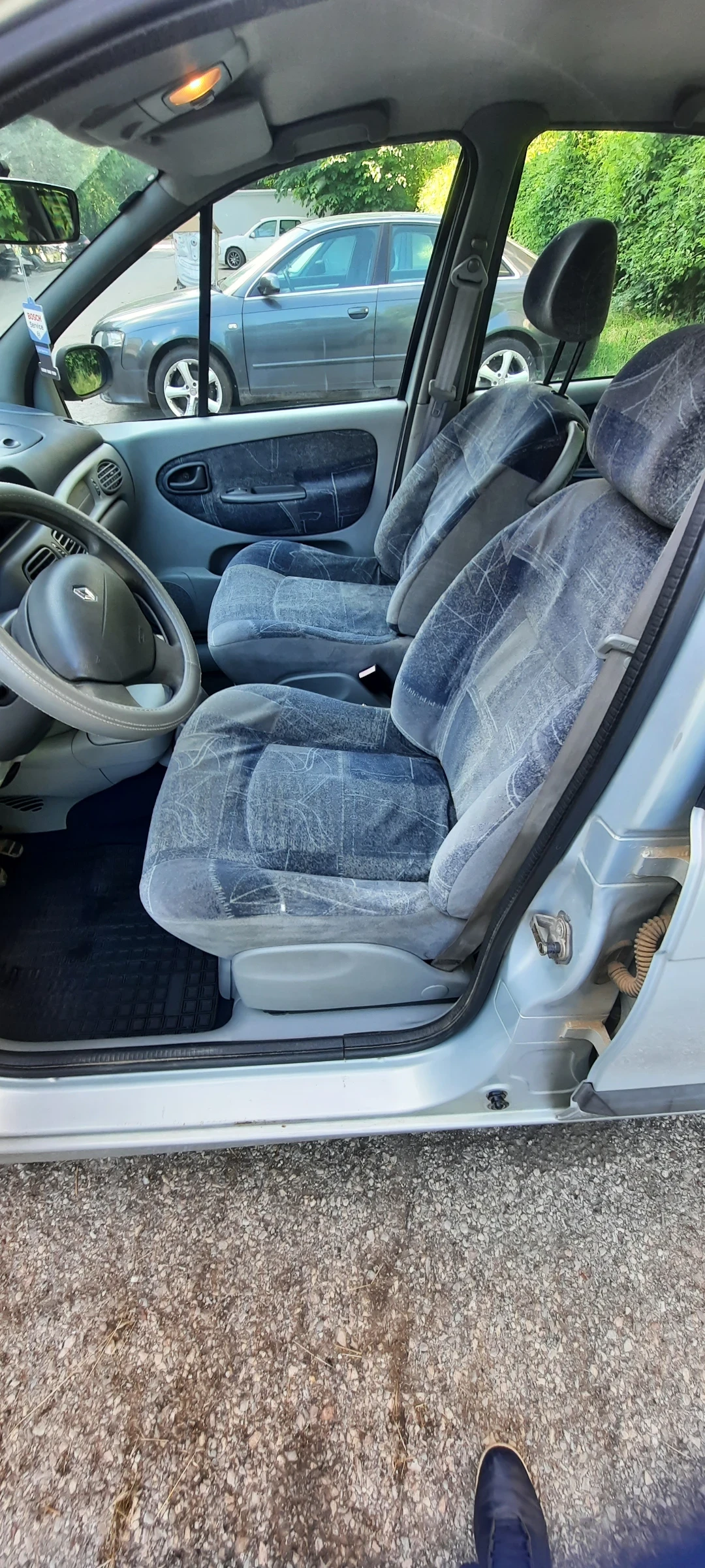 Renault Scenic 1.9 dci, снимка 10 - Автомобили и джипове - 54721815