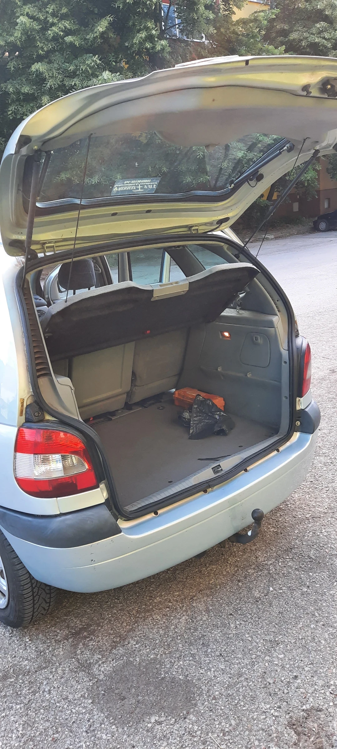 Renault Scenic 1.9 dci, снимка 7 - Автомобили и джипове - 54721815