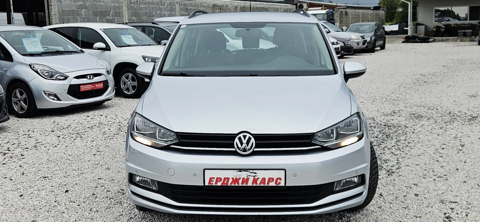 VW Touran 2017г, снимка 11 - Автомобили и джипове - 54878538