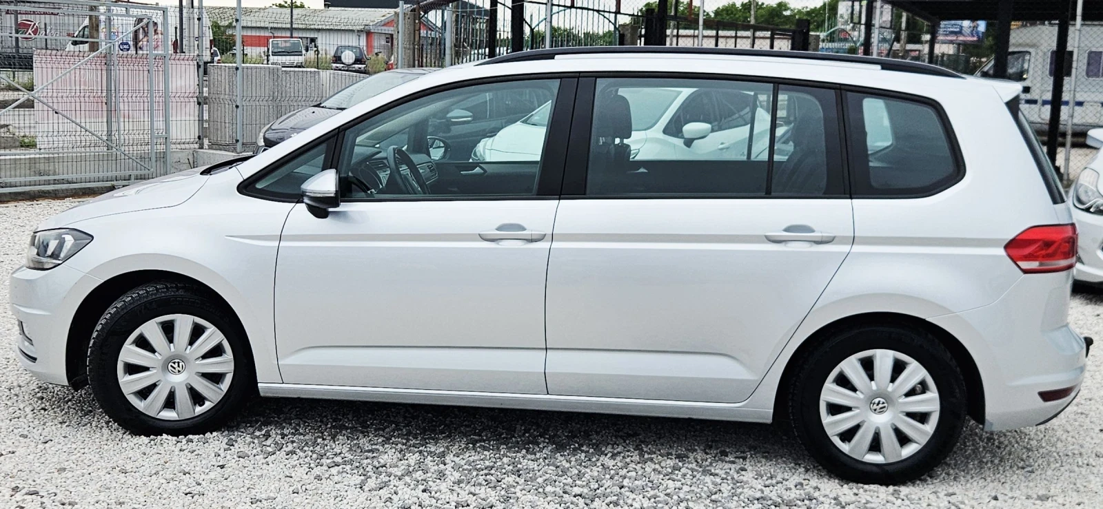 VW Touran 2017г, снимка 4 - Автомобили и джипове - 54878538