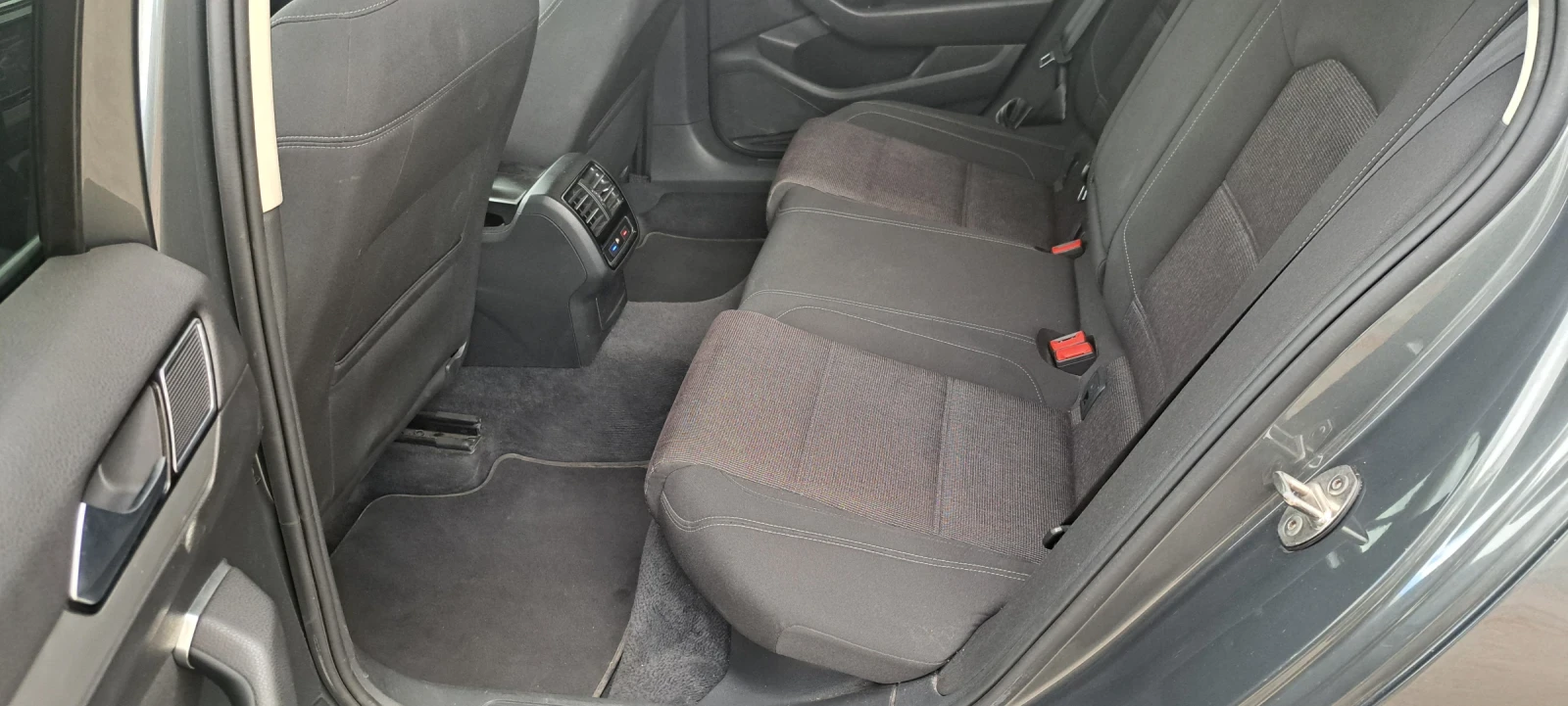 VW Passat 1.6TDI, снимка 12 - Автомобили и джипове - 54990340