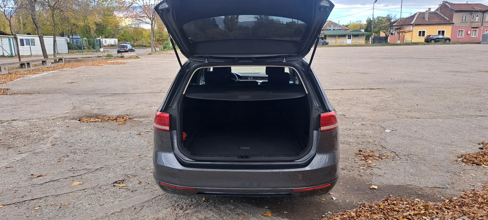 VW Passat 1.6TDI, снимка 8 - Автомобили и джипове - 54990340