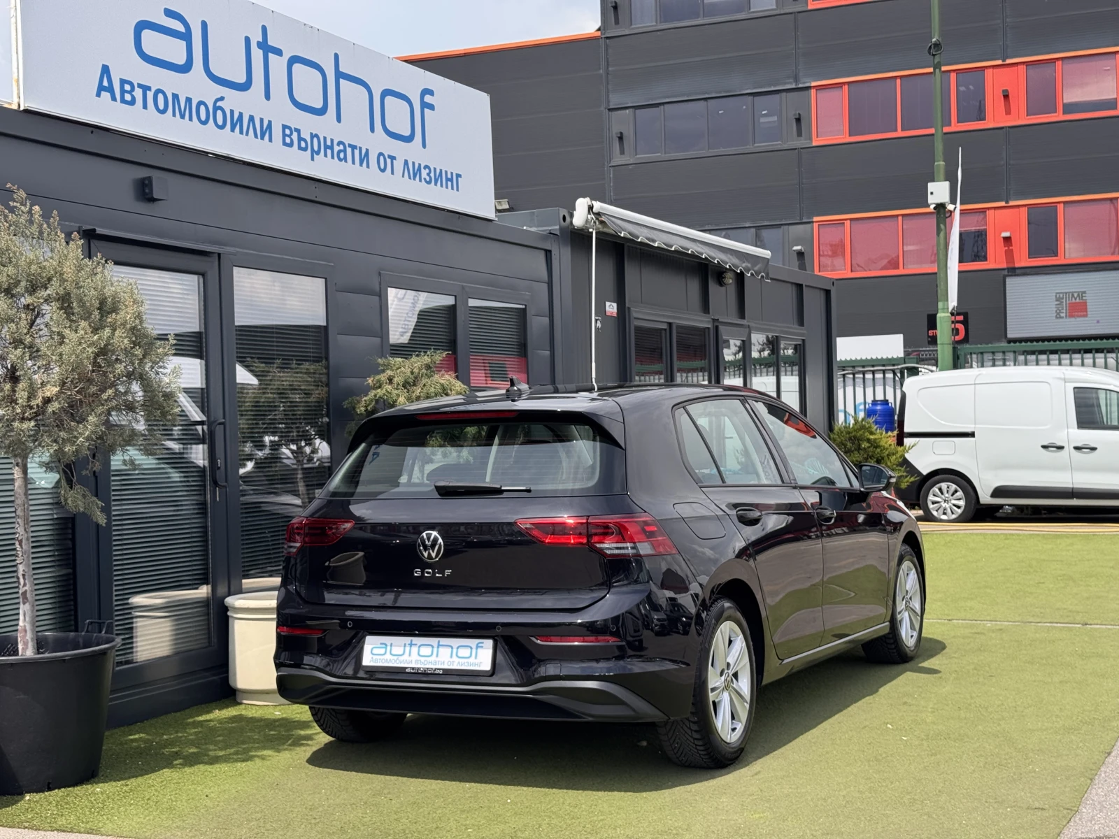VW Golf Life/2.0TDI/150K.C./6MT/ГАРАНЦИЯ, снимка 4 - Автомобили и джипове - 55313760