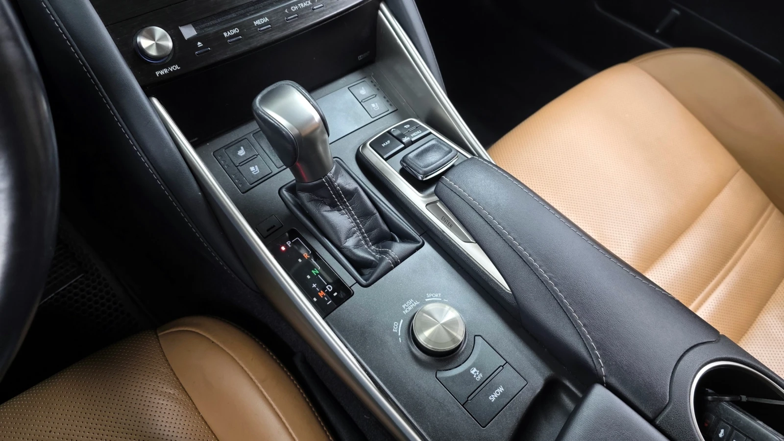 Lexus IS BLIND SPOT* ЛЮК* ПОДГРЕВ ВОЛАН* КРАЙНА ЦЕНА, снимка 9 - Автомобили и джипове - 55348885