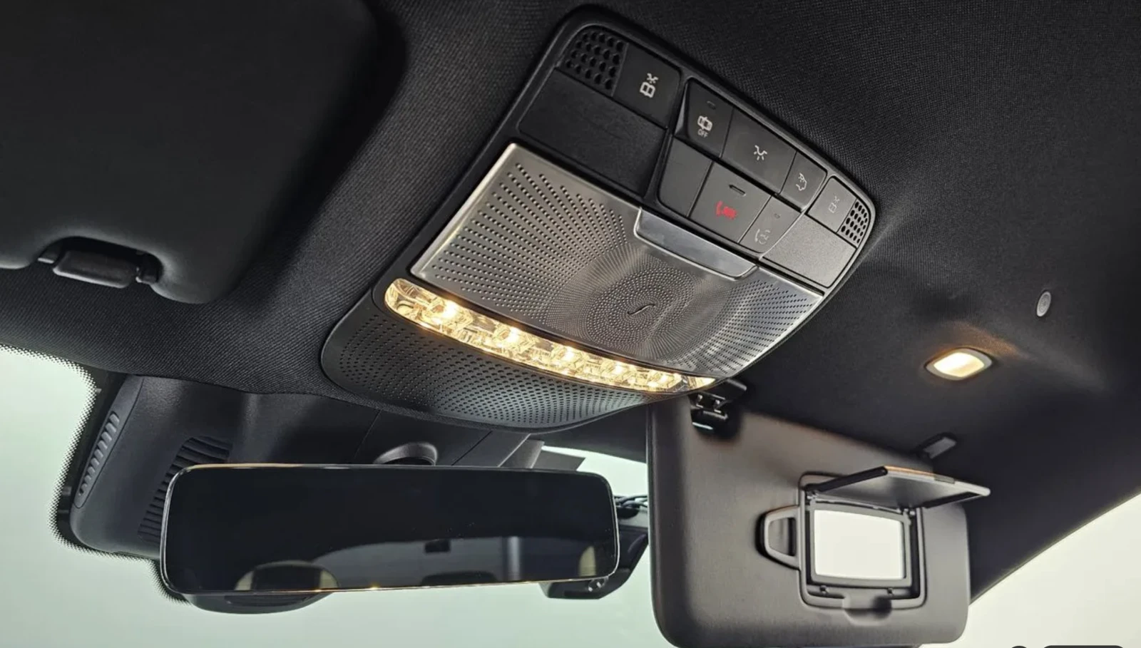 Mercedes-Benz GT 4-Door 43 4MATIC+ / 360 BURMESTER /, снимка 15 - Автомобили и джипове - 55431145