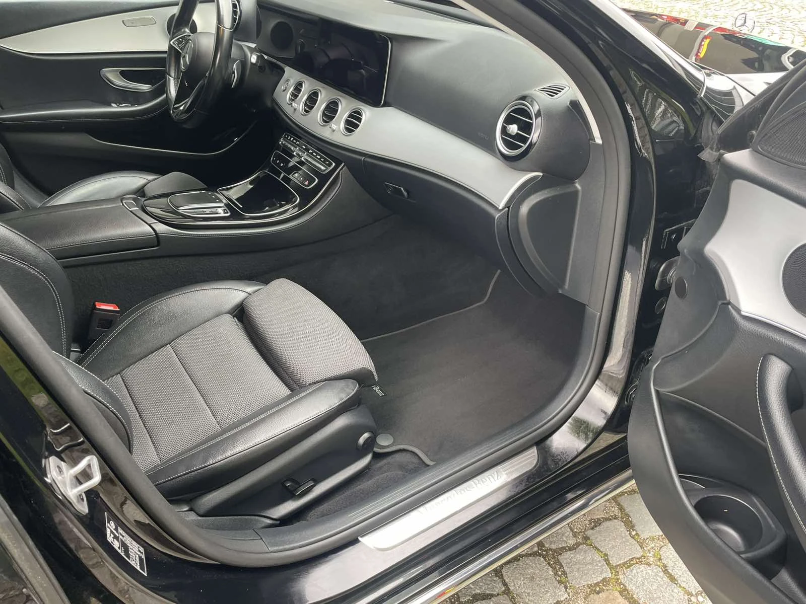 Mercedes-Benz E 220 CDI, MildHibrid, снимка 12 - Автомобили и джипове - 56650769