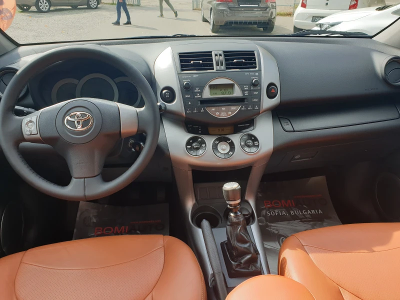 Toyota Rav4 2.2D-4D* CROSSOVER* 4X4* Klimatronik* КОЖА* , снимка 8 - Автомобили и джипове - 47460592