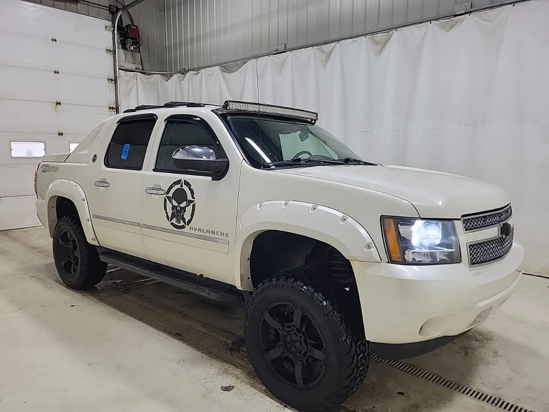 Chevrolet Avalanche LTZ CREW CAB SHORT BED CARFAX АВТО КРЕДИТ  , снимка 3 - Автомобили и джипове - 52816875