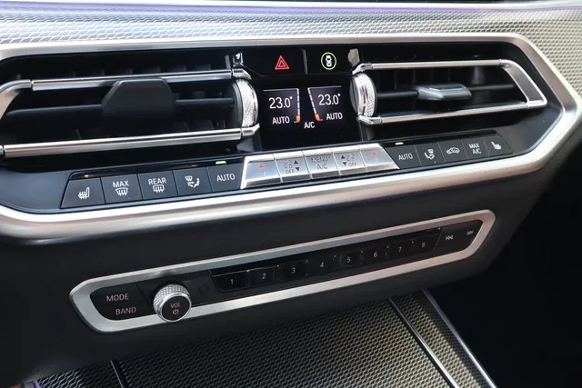 BMW X5 40i * * M PACK * * CARFAX * * АВТО КРЕДИТ * * , снимка 10 - Автомобили и джипове - 52924593