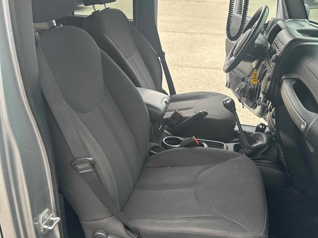 Jeep Wrangler * Sport * CARFAX *    | Mobile.bg   14