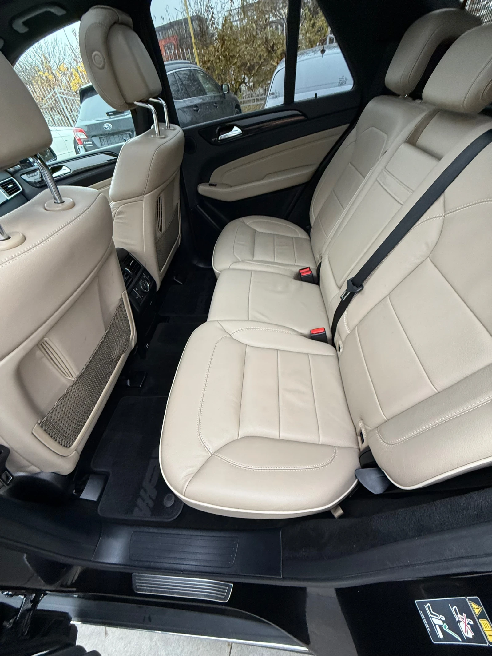 Mercedes-Benz ML 350 Панорама/ Обдухване/ Harman Kardan  - изображение 4