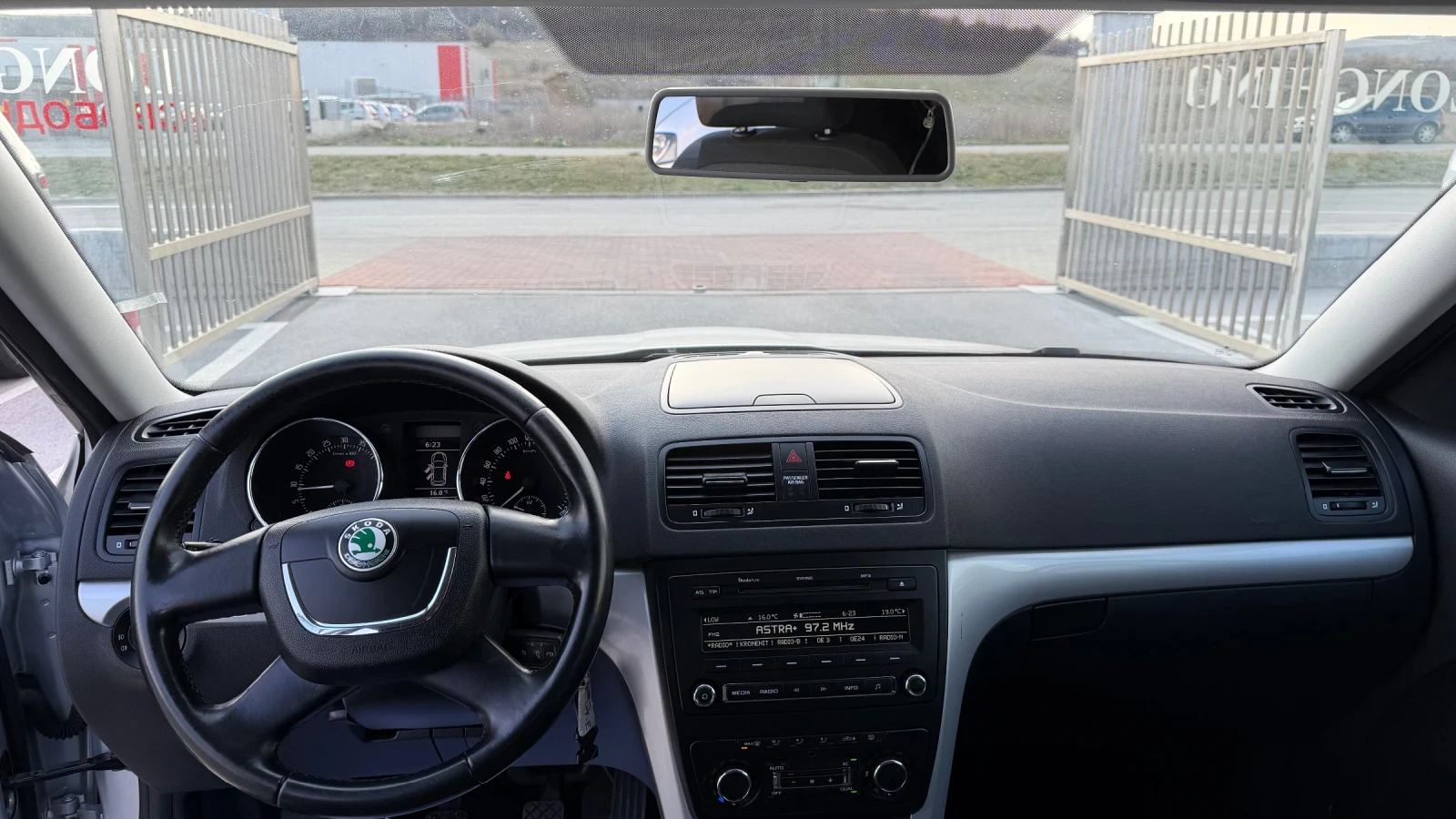 Skoda Yeti 2.0 4* 4, снимка 11 - Автомобили и джипове - 53895569