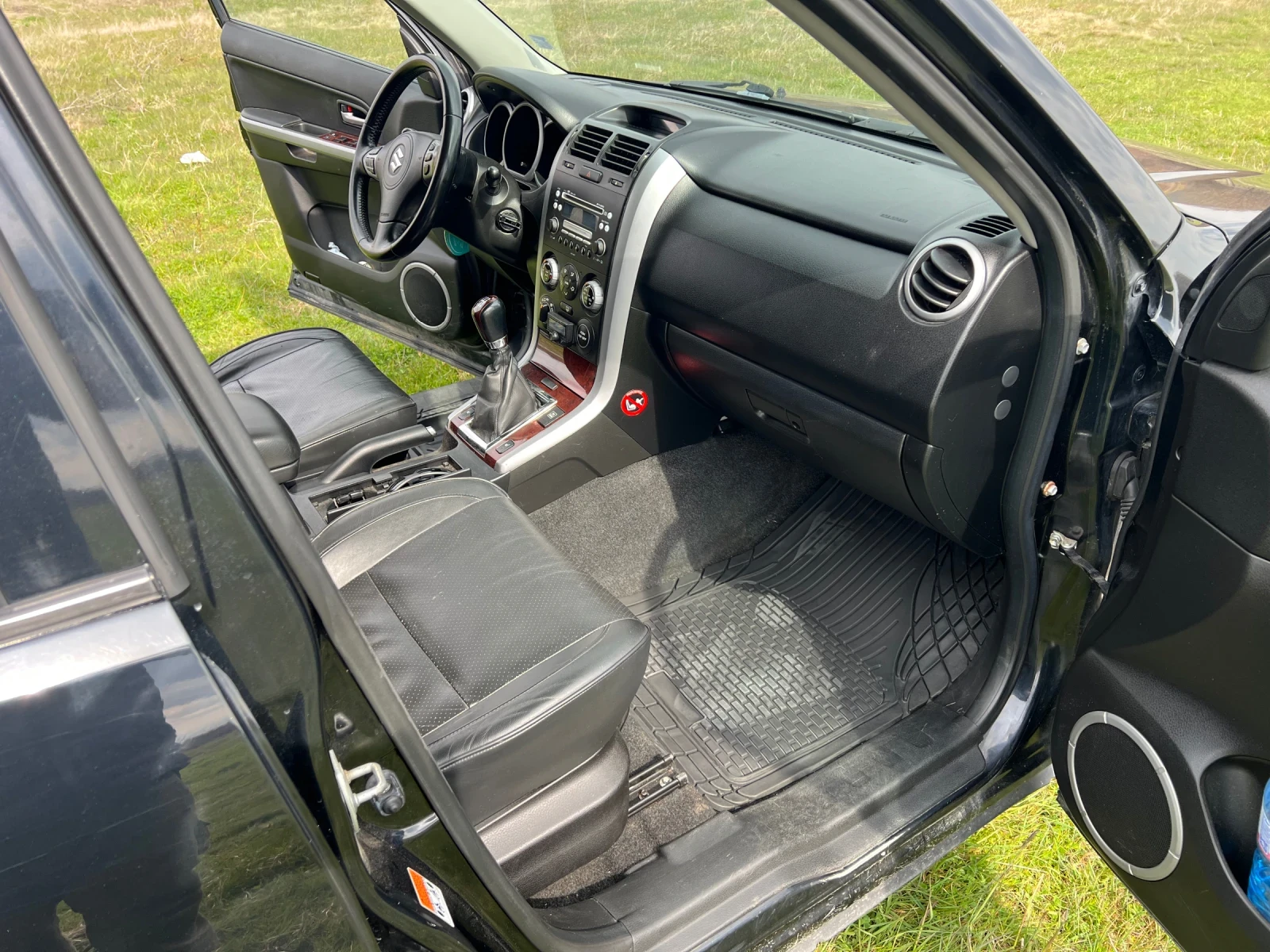 Suzuki Grand vitara 2.0, снимка 11 - Автомобили и джипове - 53925543