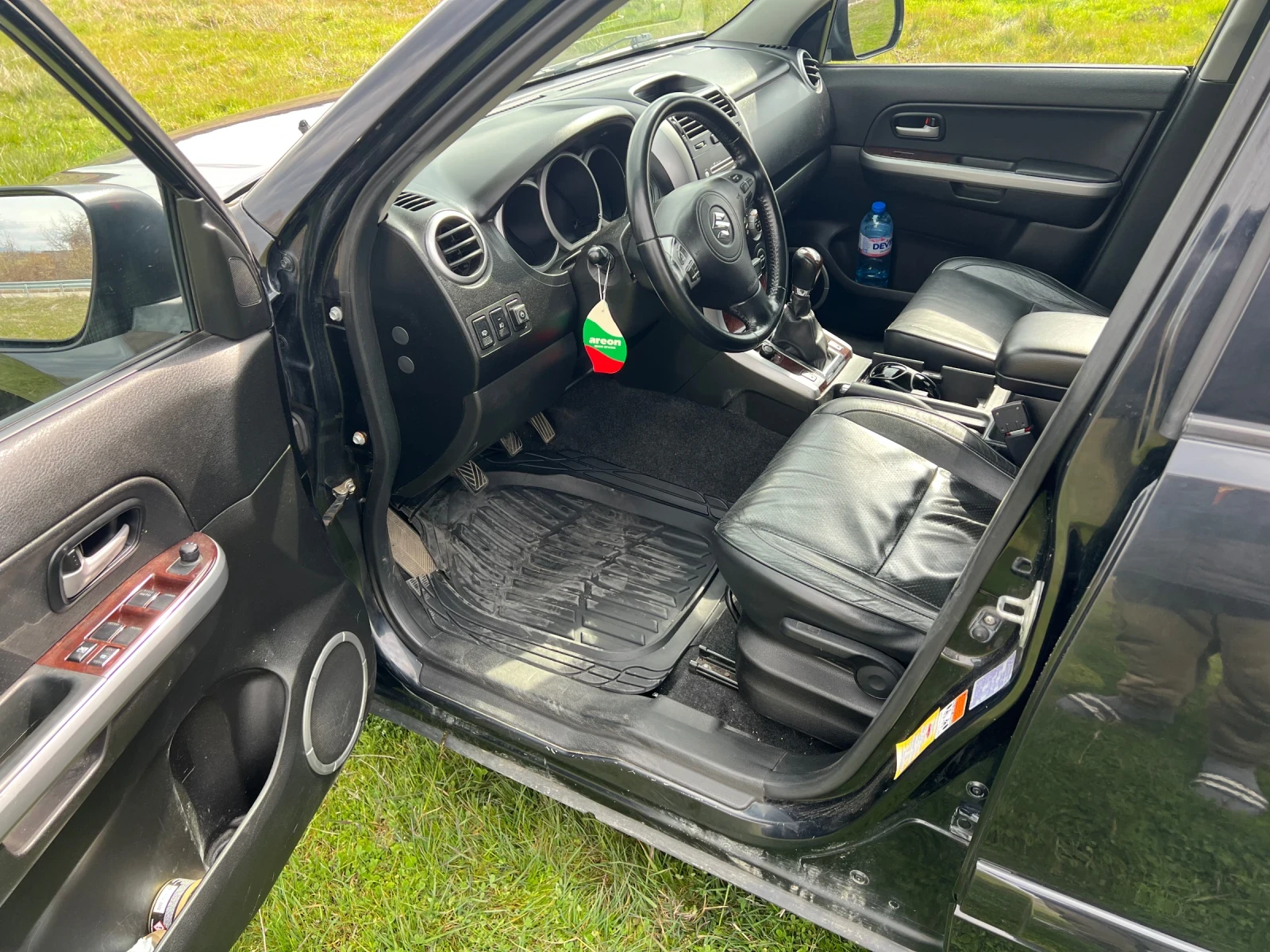 Suzuki Grand vitara 2.0, снимка 10 - Автомобили и джипове - 53925543