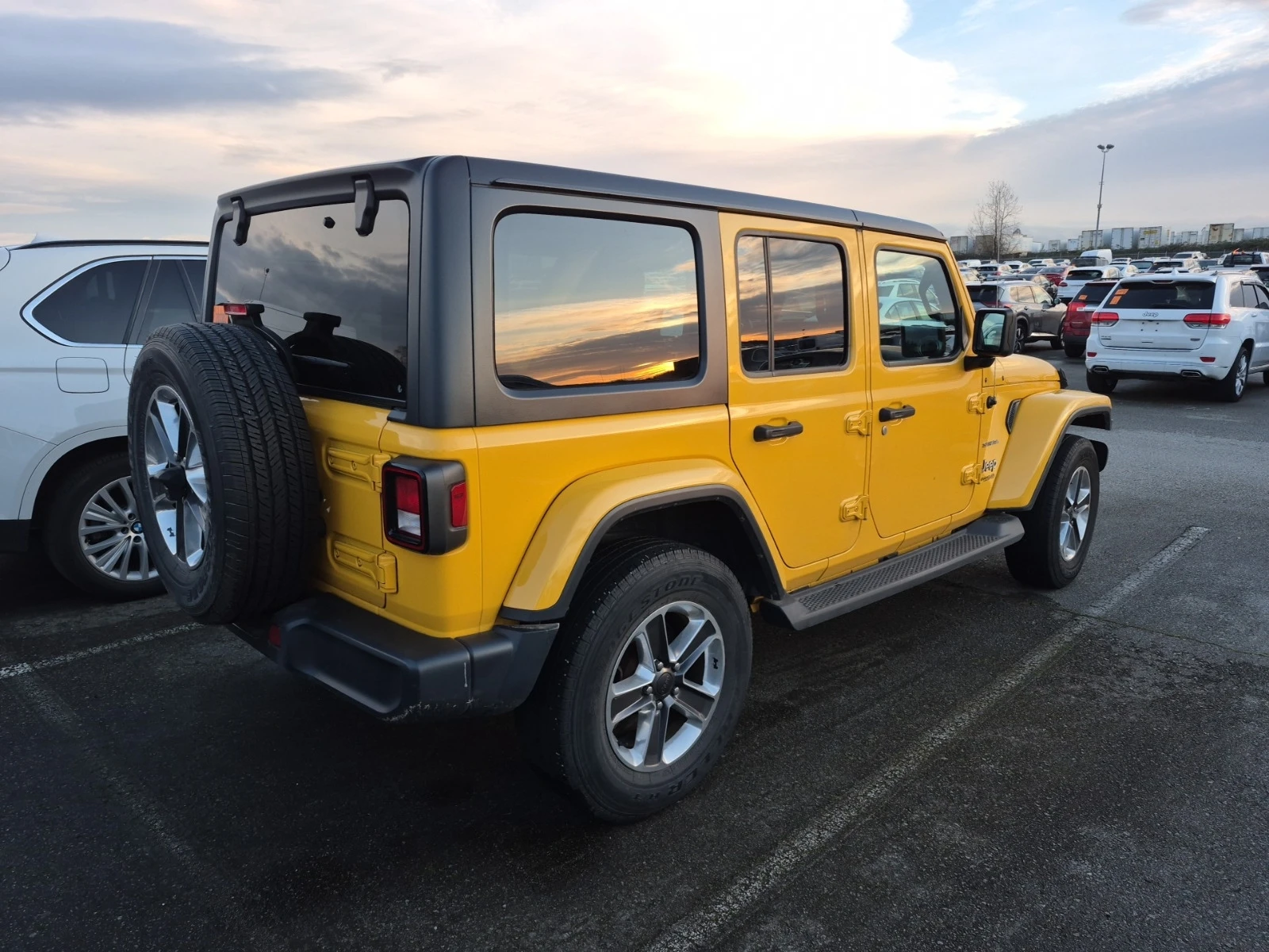 Jeep Wrangler UNLIMITED * * CARFAX * * АВТО КРЕДИТ * * , снимка 4 - Автомобили и джипове - 53977711