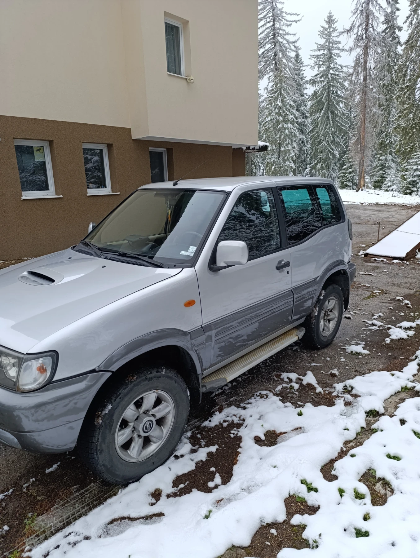 Nissan Terrano 2.7, снимка 2 - Автомобили и джипове - 54425372